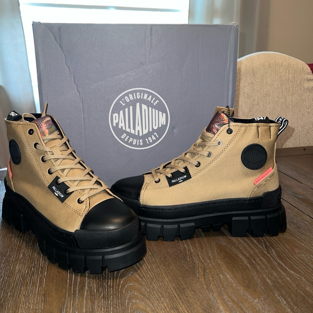 Palladium Women’s Revolt Tan and Black High-Top Platform Boot  Size 9